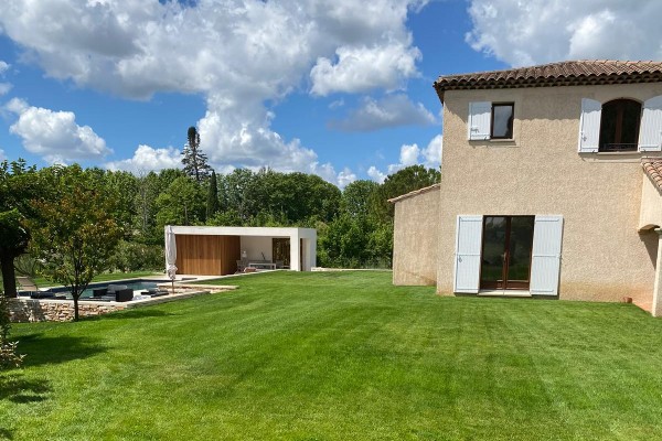 Entretien du jardin d'une villa